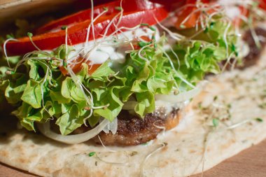 peynir ve sebze ile et schnitzel büyük Meksika taco