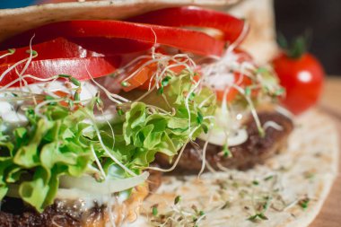 peynir ve sebze ile et schnitzel büyük Meksika taco