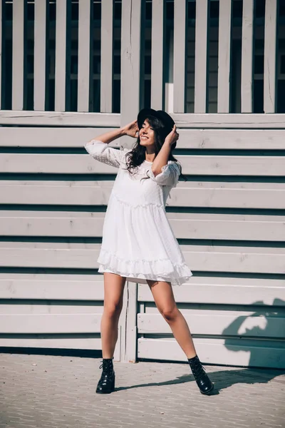 Lifestyle portrait of young stylish hipster woman, wearing trendy white dress — 스톡 사진