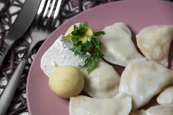 Knoedels Met Aardappelen Zelfgemaakte Traditionele Oekraïense Schotel Varenyky Met Zure — Stockfoto