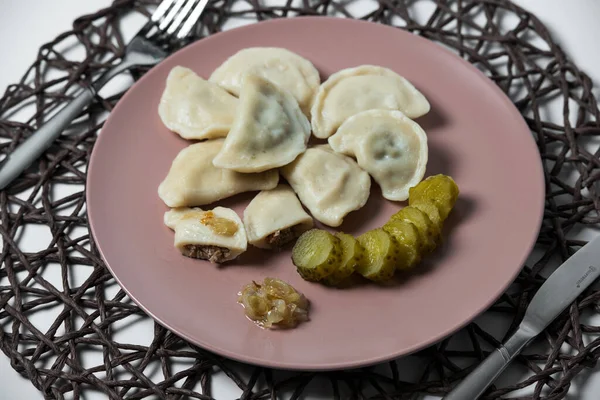 Knoedels Met Pluk Zelfgemaakte Traditionele Oekraïense Schotel Varenyky Met Gepekelde — Stockfoto