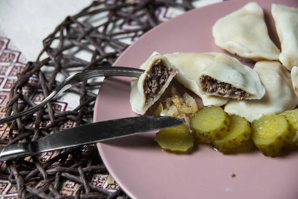 Knoedels Met Pluk Zelfgemaakte Traditionele Oekraïense Schotel Varenyky Met Gepekelde — Stockfoto