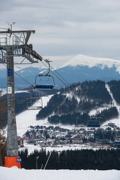 Leerer Skilift Den Bergen Ende Der Skisaison Wenig Schnee — Stockfoto
