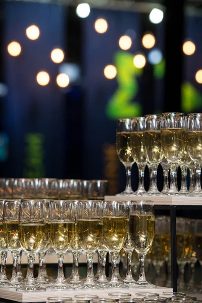 Sacco Brillanti Champagne Serie Torre Brilla Uno Sfondo — Foto Stock