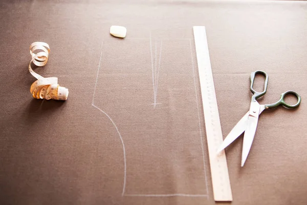 Still life photo of a suit pattern template with tape measure, c — Stock Photo, Image
