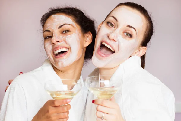 Spa merkezinde relax ve iletişim ile kızlar parti