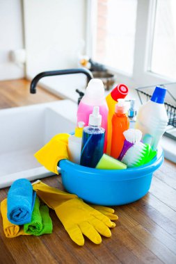 Sepet bulanık arka plan beyaz citchen maddelerde Temizleme. C