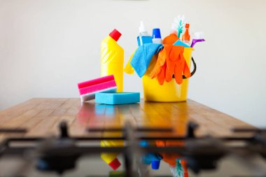 Sepet bulanık arka plan beyaz citchen maddelerde Temizleme. C