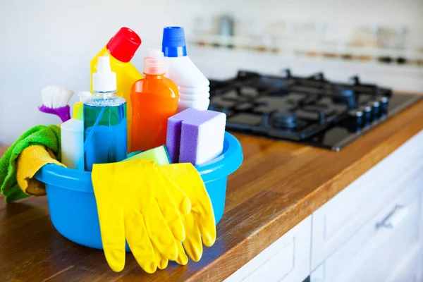 Sepet bulanık arka plan beyaz citchen maddelerde Temizleme. C
