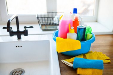 Sepet bulanık arka plan beyaz citchen maddelerde Temizleme. C