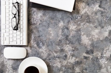 Düz Office çalışma alanı'nın iş amaçlı aksesuarları ile yatıyordu. Corpo