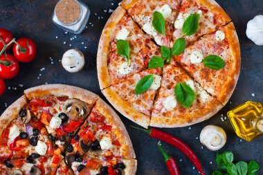Sıcak asabi pizza domates, mozzarella peyniri, mantar, zeytin, re