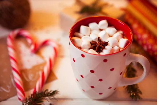 Cup of hot Chocolate drink. Cocoa with Marshmallows and cinnamon — Stock Photo, Image