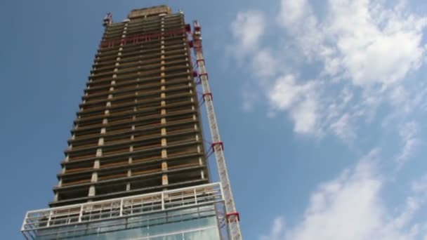 BAKU, AZERBAIJAN - 15 DE JUL DE 2016: Rascacielos en construcción . — Vídeo de stock