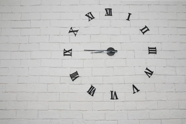 Streszczenie mur z numerami zegar — Zdjęcie stockowe