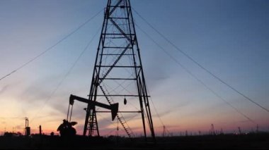 Yağ pompası ve derrick yukarı ve aşağı hareket 