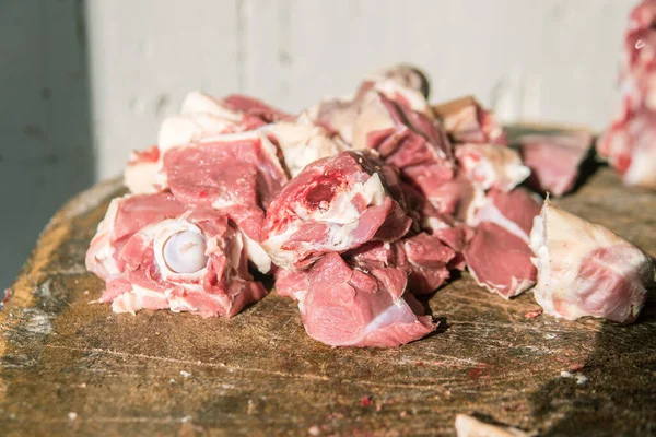 Meat or butcher shop at vintage or old market. Fresh meat on wooden stump. — Stock Photo, Image