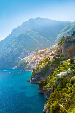Positano cityscape sabah görünümünü Akdeniz'in sahil şeridi üzerinde