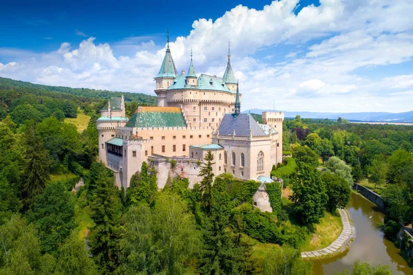 Luchtfoto van Bojnice kasteel — Stockfoto