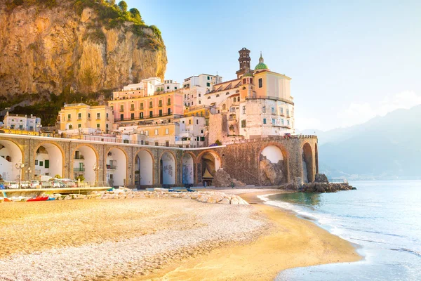 Morning view of Amalfi cityscape on coast line of mediterranean sea — Stock Photo, Image