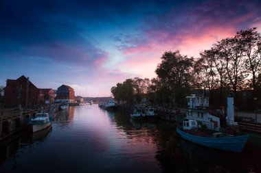 Günbatımı liman Klaipeda, Litvanya.