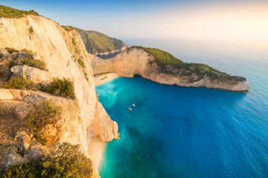 Zakynthos adada Navagio Beach (batık beach) gün batımında