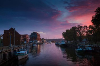 Günbatımı liman Klaipeda, Litvanya.