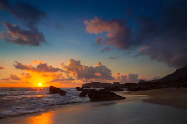 Pláž v čas západu slunce — Stock fotografie