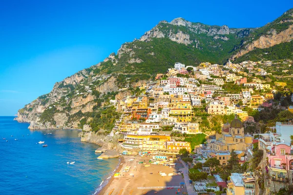 Rano Widok Positano Krajobraz Miasta Wybrzeżu Morza Śródziemnego Włochy — Zdjęcie stockowe