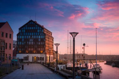 Günbatımı liman. Klaipeda, Litvanya