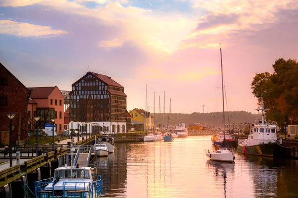 Günbatımı liman. Klaipeda, Litvanya
