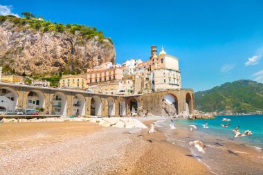 Amalfi cityscape İtalya Akdeniz'in sahil şeridi üzerinde
