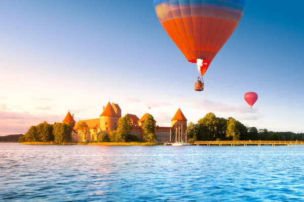 Kırmızı Tuğla Kalesi Adası Trakai Uçan Hava Balonunda Ile Manzara — Stok fotoğraf