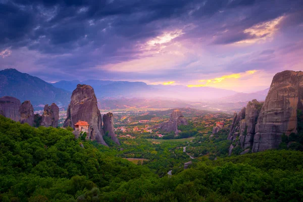 Paisaje Montaña Con Rocas Meteora Monasterio Roussanou Lugar Paisaje Monasterios —  Fotos de Stock