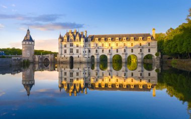 Chateau de Chenonceau, Fransa 'nın Loire Vadisi' nde Chenonceaux köyü yakınlarındaki Cher Nehri 'ni kapsayan bir Fransız kalesidir.