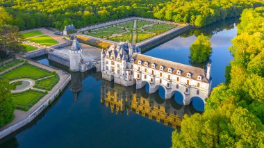 Chateau de Chenonceau, Fransa 'nın Loire Vadisi' nde Chenonceaux köyü yakınlarındaki Cher Nehri 'ni kapsayan bir Fransız kalesidir.