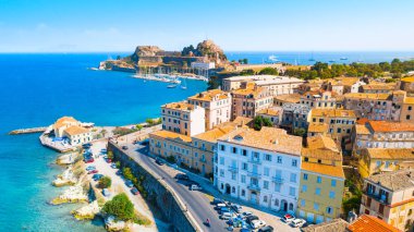 Yunanistan 'ın Korfu adasının başkenti Kerkyra' nın panoramik manzarası