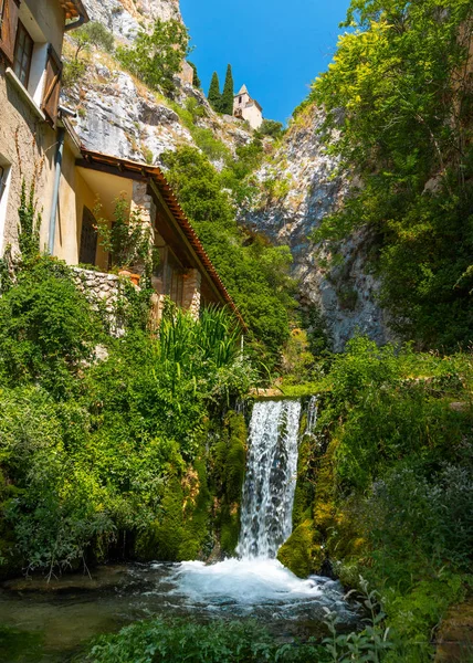 Das dorf moustiers-sainte-marie, provence, südfrankreich — Stockfoto