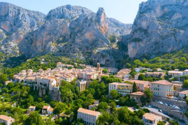 Moustiers-Sainte-Marie Köyü, Provence, Güney Fransa