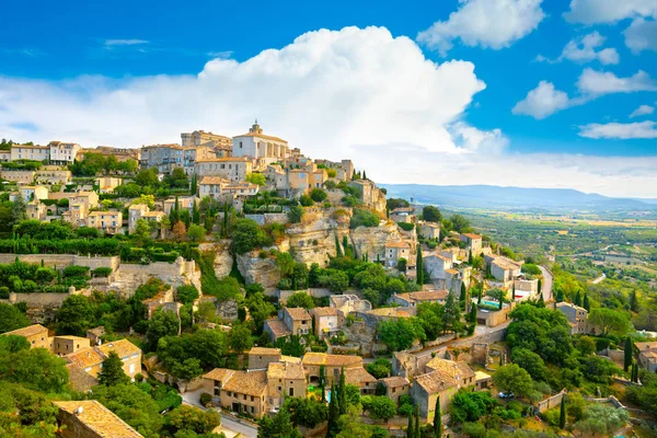 Gordes manzarası, Fransa 'nın Provence şehrinde küçük bir ortaçağ kasabası.