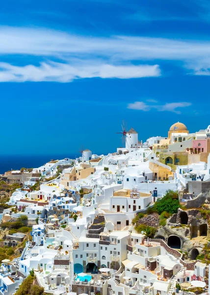 Vista de Oia a vila mais bonita da ilha de Santorini na Grécia . — Fotografia de Stock