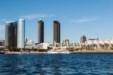 San Diego Convention Center ve sahildeki çevresindeki oteller