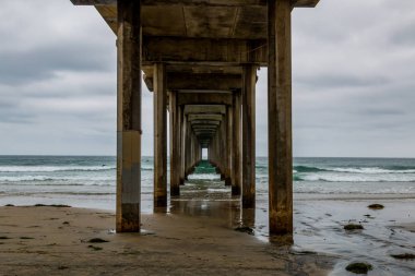 Kara bulutlar, La Jolla, Kaliforniya Scripps Pier Surround