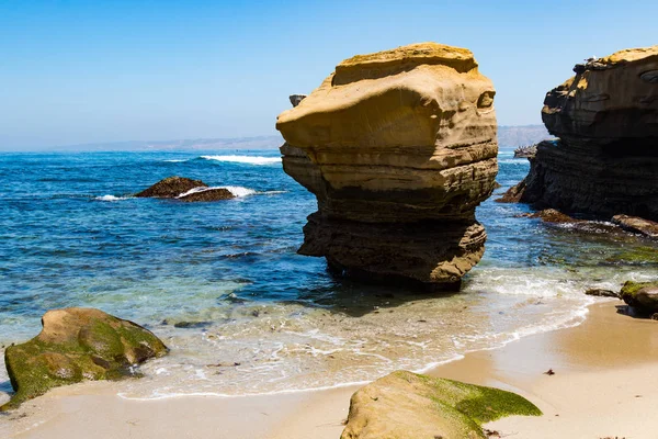 Formações rochosas na praia em La Jolla, Califórnia — Fotografia de Stock