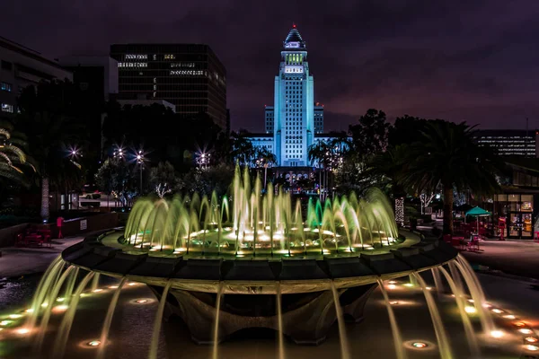 Arthur J. Majd a Memorial Fountain zöld Led lámpák — Stock Fotó