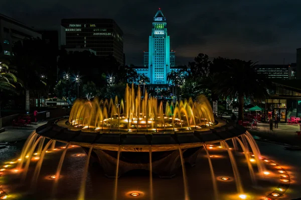 Arthur J. Majd a Memorial Fountain arany Led fények — Stock Fotó