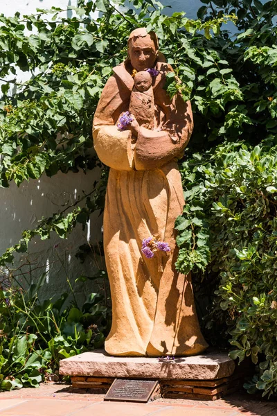 Estátua de Santo Antônio de Pádua na Missão San Diego — Fotografia de Stock