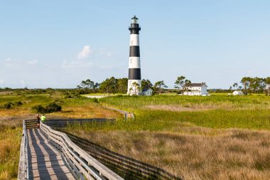 Bodie adası feneri, ahşap rampa üzerinde ziyaretçi yürümek