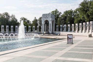 Dünya savaş II anıtı, Çeşme ve Pasifik zafer takı