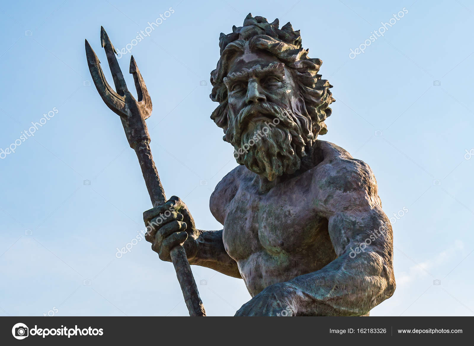 Kong Neptun Statue på Virginia Beach Boardwalk – redaksjonelt stockfoto ©  SherryVSmith #162183326, image size:1600x1167